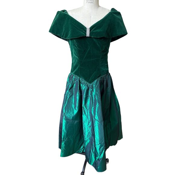 Vintage 90s Green Velvet and Satin Off-the-Shoulder Fancy Dress Size Medium - Picture 1 of 5